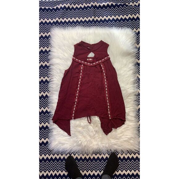 Moon River Maroon Keyhole Tie Back Sleeveless Blouse - Picture 3 of 5